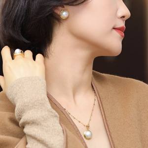 Pendientes de Perlas Mabei World, Chapados en Oro 9999 sobre Plata Pura, Perlas Mabe de Agua Blanca, Diseño Clásico Redondo - Product Image 4