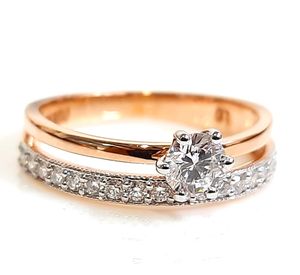 Bagues pour femmes en gros, plaquées or, en argent sterling S925, diamant taille brillant 0,5 carat VS1, style classique pour anniversaire - Product Image 1