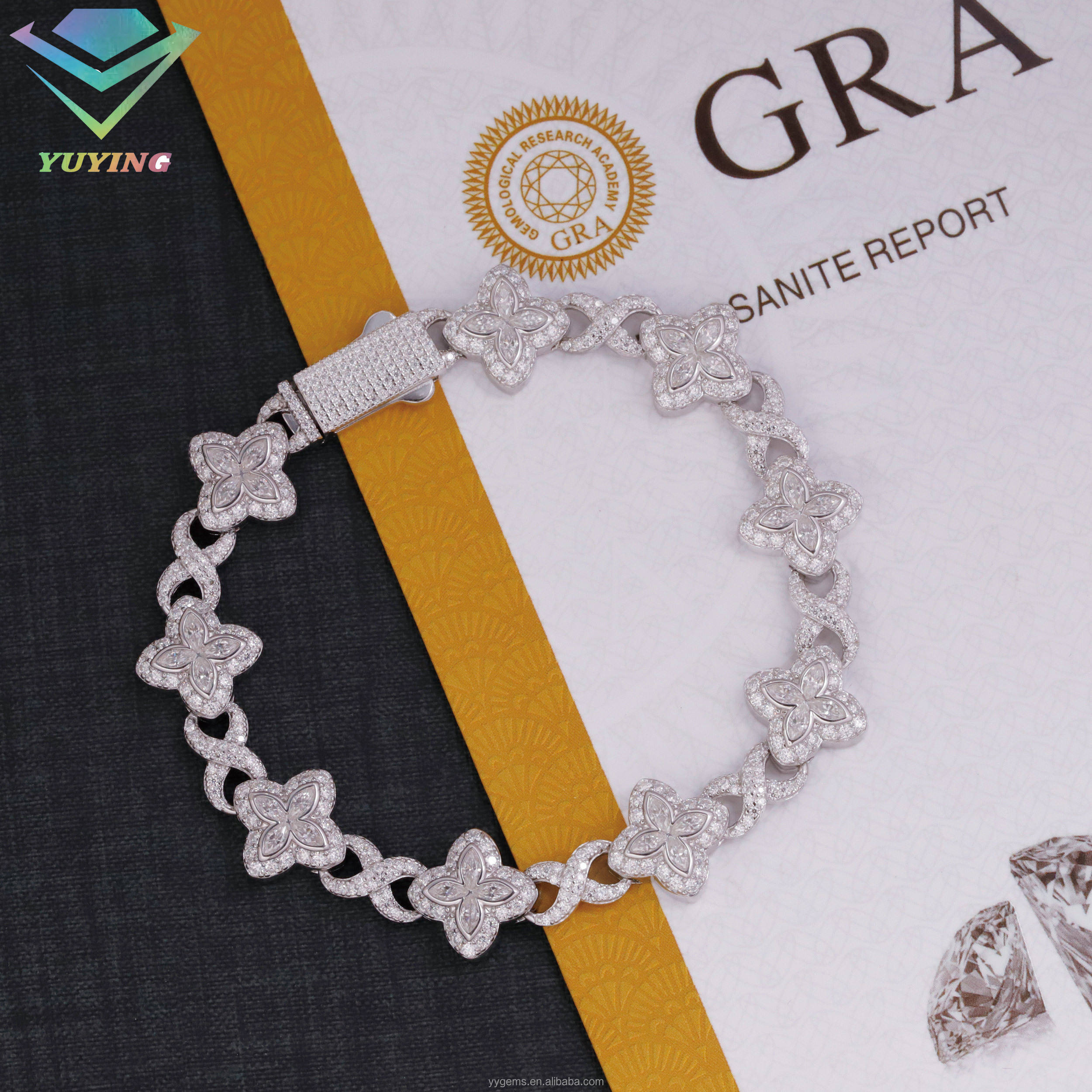 สร้อยข้อมือโคลเวอร์สีขาว 13 มม