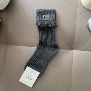 Chaussettes tricotées déchirées avec lettres estampées à chaud, décoratives, tendance, style Ins, mi-mollet, en coton absorbant la transpiration, pour influenceurs - Product Image 6