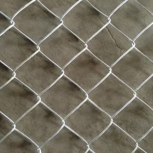 Paneles de Malla Metálica Galvanizada Ecológica para Cercas Exteriores y Portones de Entrada - 2.4m de Altura, Duraderos y Resistentes a la Oxidación - Product Image 1