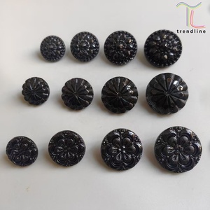 Nút may nhựa đen nhỏ lớn, thân hai lỗ, kiểu dáng độc đáo, có bốn kích cỡ: 28L, 32L, 36L, 40L, đường kính 18mm, 20mm, 23mm, 25mm. - Product Image 3