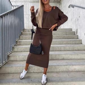 Nouvel <span class=keywords><strong>ensemble</strong></span> deux pièces automne-hiver pour femme : pull à capuche col en V – Vente en gros - Product Image 4