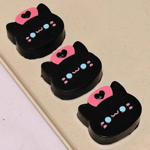 ของเล่นบีบแมวน้อยสีดำสุดน่ารัก - ของเล่นยอดนิยม น่ารัก บรรเทาความเครียด เหมาะสำหรับวัยรุ่นและผู้ใหญ่ ของขวัญบำบัด ของชำร่วยงานปาร์ตี้ - Product Image 1