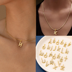 Colgante de Perla con Inicial |   Colgante de Letra del Alfabeto en Acero Inoxidable Chapado en Oro PVD de 18K para la Creación de Joyas |   Impermeable e Hipoalergénico - Product Image 2