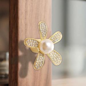 American-style Light Luxury Single-hole <strong>Diamond</strong>-embellished Zinc Alloy Rhinestone Flower Dolphin Children's Handle - Product Image 1