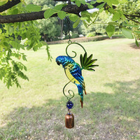 Carillon éolien créatif en métal gaufré avec technique de moulage, motif rouge et bleu, idéal pour les cadeaux du Nouvel An et les anniversaires