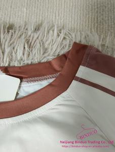 طقم نسائي كاجوال عصري من قطعتين على الطراز الكوري، تصميم صيفي جديد فضفاض بأكمام قصيرة وبنطلون واسع الساقين بثلاثة خطوط - Product Image 5