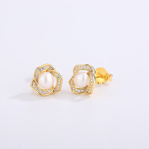 Pendientes Minimalistas de Perlas de Agua Dulce con Baño de Oro de 14K y Circonitas, Joyería en Arco para Mujer, Regalo de Moda en las Redes Sociales - Product Image 2