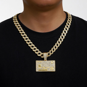 Collares Pesados Personalizados Grandes de Hip Hop Estilo Iced Out con Colgante de Tarjeta de Crédito de Punzón y Cadena Cubana para Disfraces de Hombre - Product Image 1