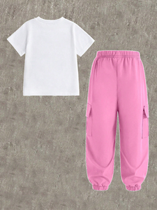Set 2 Pezzi Personalizzati OEM per Bambine: Maglietta con Cuore di <span class=keywords><strong>Paillettes</strong></span> e <span class=keywords><strong>Pantaloni</strong></span> Cargo Rosa, Abbigliamento Casual di Alta Qualità per la Scuola - Product Image 3