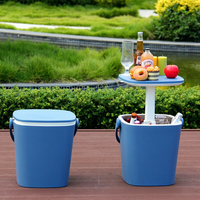 Glacière portable d'extérieur en plastique PP avec table relevable et poignée pivotante large, design contemporain pour les événements en plein air