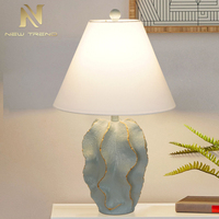 Lampe de table LED en tissu de résine pour chambre à coucher de restaurant d'hôtel de décoration d'intérieur de style moderne