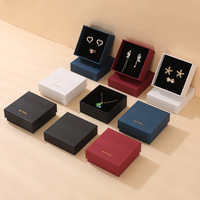 Boîte à bijoux rigide de luxe avec logo personnalisé, boîte à anneaux, boucles d'oreilles, colliers, emballage cadeau, OEM, vente en gros