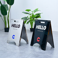 Panneau publicitaire sur pied en acier inoxydable finition miroir avec technologie d'affichage UV