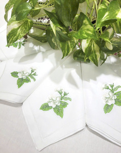 Serviettes en tissu personnalisées brodées, jolies serviettes de table en coton blanc jasmin, serviettes de table à ourlet festonné, cadeaux pour la maison, l'hôtel, les mariages - Product Image 5