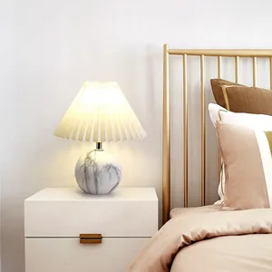 Jarrón de cerámica de Metal dorado, luz de mesa auxiliar E27, decoración del hogar para Hotel, iluminación de escritorio, lámpara de cama moderna para dormitorio, lámpara de mesita de noche de lujo