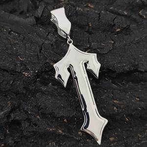 Colliers ras-du-cou personnalisés pour hommes, style streetwear audacieux, plaqués or véritable, avec pendentifs crucifix en forme d'épée, en argent 925 et Moissanite GRA, entièrement sertis de pierres - Product Image 1