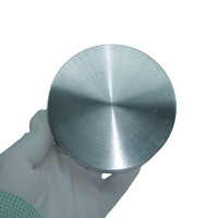 Bouchons à vis en aluminium cosmétique argenté brossé 89/400 pour bouteilles et pots de crème en plastique, ouverture facile, non rechargeables, logo personnalisé disponible