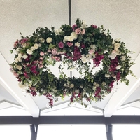 Décorations de plafond pour événements, design floral de luxe, plantes suspendues, fleurs suspendues avec verdure, glycine, fleurs suspendues au plafond