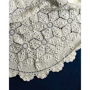 Mantel Redondo de Ganchillo Navideño con Motivo de Estrella Bordado, Patrón Rectangular para Hoteles y Restaurantes, Cubierta de Mesa Dan Denaro - Product Image 2