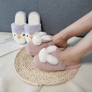 Nouvelles pantoufles en peluche pour femmes, mignonnes avec des animaux de dessin animé pour rester au chaud en hiver, meilleures ventes