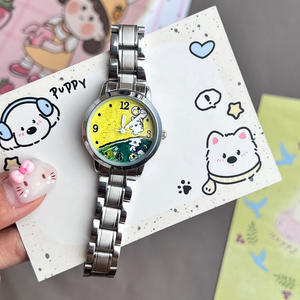 Montre ronde chic pour femme, style dessin animé ludique, look luxueux, mouvement à quartz - Product Image 3