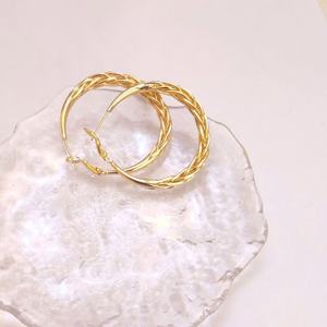 Boucles d'oreilles pendantes papillon circulaires creuses en métal tressé, personnalisées, haut de gamme, tendance, pour femme, style Instagram, collection 24 saisons - Product Image 4