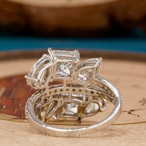 Elegante Anillo de Diamantes de Joyería Fina con Corte Cojín en el Centro y Artesanía Refinada para Regalo de Aniversario - Product Image 5