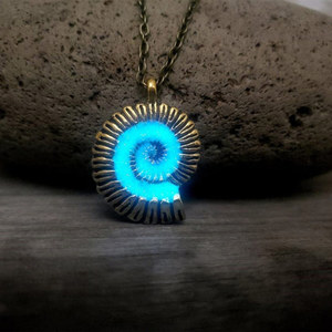 Collar de Concha de Sirena Brillante en la Oscuridad, Collar de Concha Marina con Sonido de <span class=keywords><strong>Ariel</strong></span>, Collar de Concha Espiral de Bruja, Joyería de Disfraces para Mujer, Regalo - Product Image 3