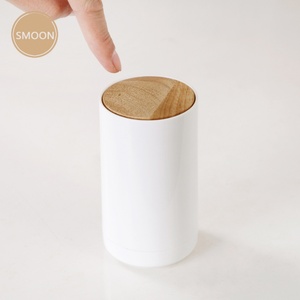 Contenedor Redondo de Almacenamiento de Algodón Cosmético, Caja de Almacenamiento de Algodón Acrílico, Soporte para Hisopos y Bolas de Algodón con Tapa - Product Image 4