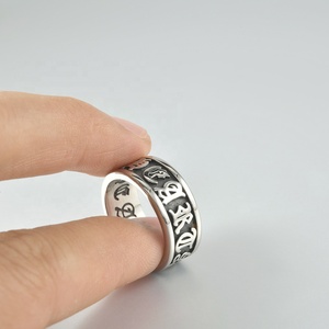 <span class=keywords><strong>Anello</strong></span> da Pollice Vintage per Donna in Acciaio Inossidabile 316L Placcato Nero con Design del Mantra a Sei Caratteri in Sanscrita - Product Image 5