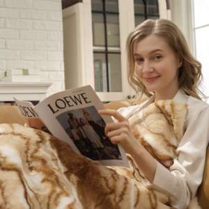 Cast بطانية كهربائية رمي وسادة فرو الأرنب الناعمة شال الركبة الدافئ للمنزل الشتاء - Product Image 6