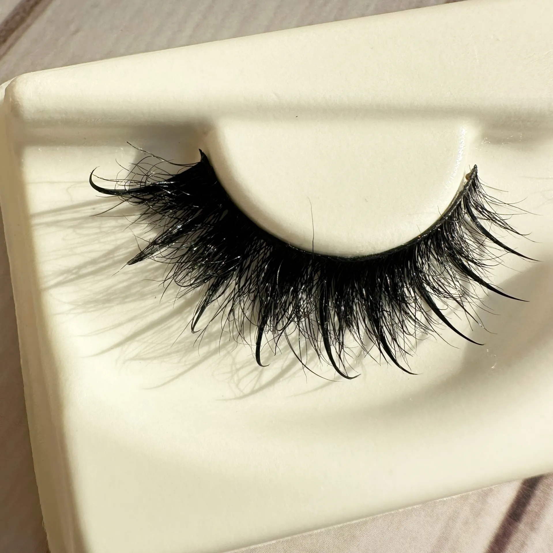 2024 Nouvelle Marque Privée Fluffy 3d 15mm 18mm cils de vison végétaliens Marque privée cils de vison vendeur faux cils pour le maquillage