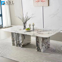 Îlots de cuisine modernes de luxe blancs au design élégant avec comptoir en marbre