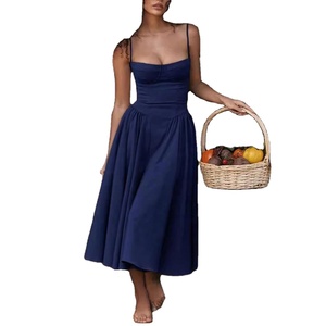 Robe élégante sans bretelles, style camisole, cintrée à la taille, tendance pour femmes - Product Image 1