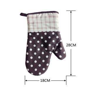 Guantes para horno de 28 cm resistentes al calor para hornear y usar en el horno con diseño de lunares - Product Image 1