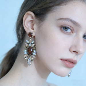 Boucles d'oreilles pendantes XM E62 vintage dorées tendance en forme d'étoile avec accents en cristal opale ambré pour les occasions festives - Product Image 4