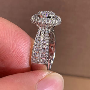 Cincin Pernikahan CAOSHI ODM OEM Berhiaskan Zirkonia Kubik, Perhiasan Janji Berkilau dengan Potongan Berlian Bulat, Cincin Pertunangan Wanita Warna Perak - Product Image 3