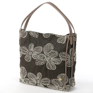 Bolso de Mano Plegable de Alta Gama con Bordado Floral, Material de Poliéster y Cuero Vacuno Parcial, Correa de Cadena Impermeable, Capacidad 3L+ - Product Image 4