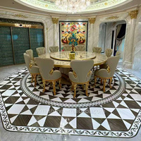 Carrelage en marbre à motif de tapis incrusté de médaillons, découpé au jet d'eau, pour revêtement de sol de villa