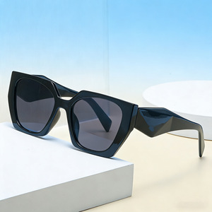 Nuevas gafas de sol estilo ojo de gato para mujer, montura blanca, material de PC, protección UV400, estilo de diseñador, montura completa - Product Image 3