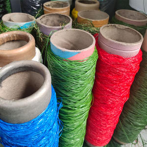 Hilo de césped artificial del fabricante para paisajismo de jardines y fútbol materias primas para césped sintético - Product Image 3