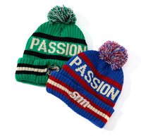 Bonnets d'hiver en jacquard à rayures avec logo personnalisé, fabrication directe d'usine, pompon brodé