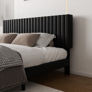 <span class=keywords><strong>Lit</strong></span> rembourré en velours gris foncé moderne avec tête <span class=keywords><strong>de</strong></span> <span class=keywords><strong>lit</strong></span> capitonnée à cannelures verticales pour une décoration <span class=keywords><strong>de</strong></span> chambre contemporaine - Product Image 2