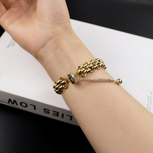 <span class=keywords><strong>Bracelet</strong></span> de <span class=keywords><strong>montre</strong></span> de luxe en <span class=keywords><strong>acier</strong></span> inoxydable pour <span class=keywords><strong>femme</strong></span>, bijou avec fermoir coulissant réglable pour accessoires de <span class=keywords><strong>montre</strong></span> <span class=keywords><strong>connectée</strong></span> - Product Image 5