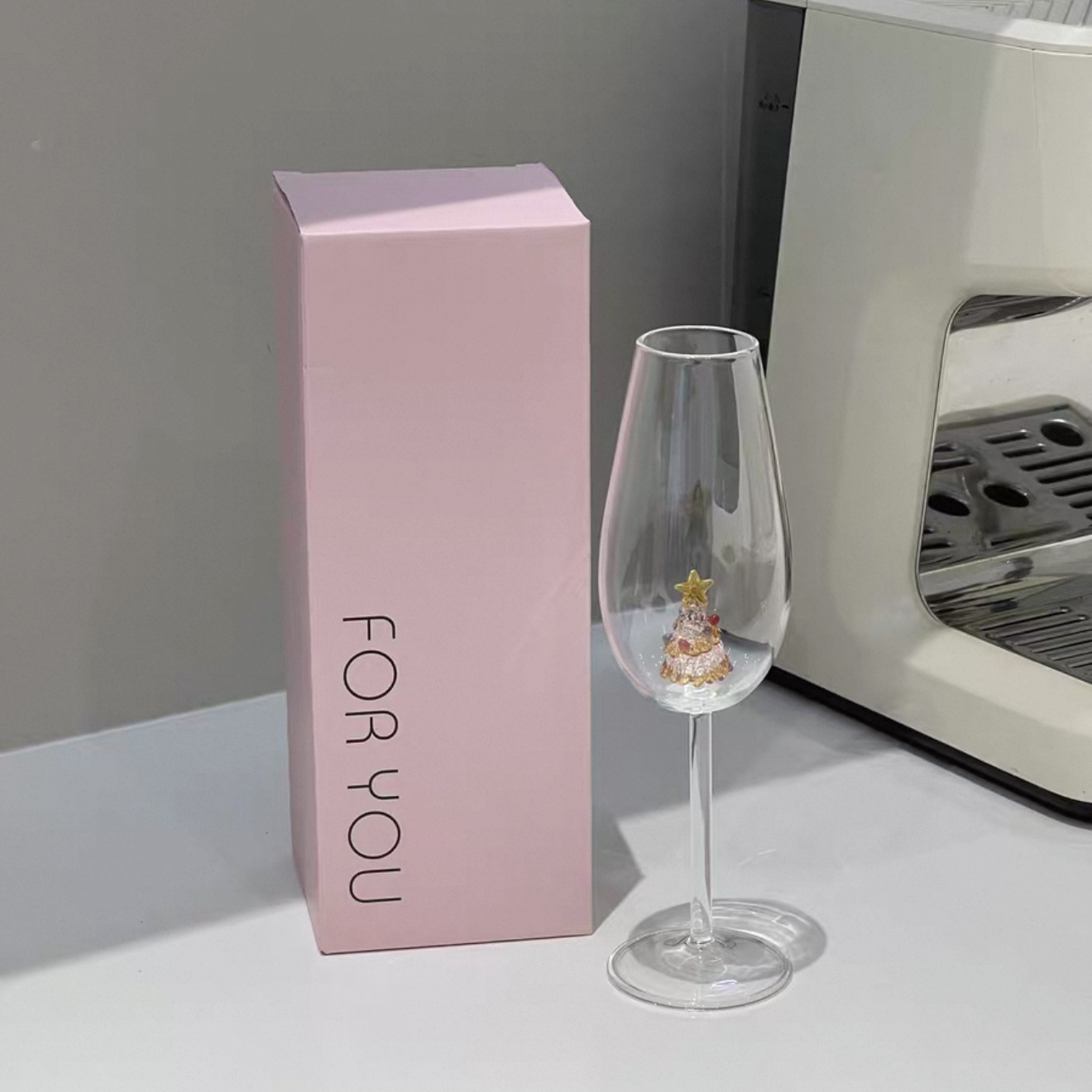 Paquete individual de hombre de jengibre con copa de vino espumoso