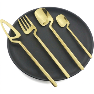 Ensemble de cuillères de service plaquées or, finition miroir, manche long, design moderne, ustensiles en métal durables pour dîner de mariage - Product Image 1