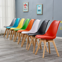 Chaise de salle à manger en plastique bon marché, style nordique, minimaliste, ergonomique, durable et écologique pour la maison, le bureau et l'hôtel