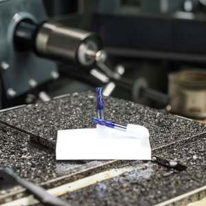 Fraise à dégrossir multi-âches 65 degrés en nano-couche bleue pour coupe haute vitesse, disponible en OEM/ODM pour les industries aérospatiale et automobile - Product Image 4